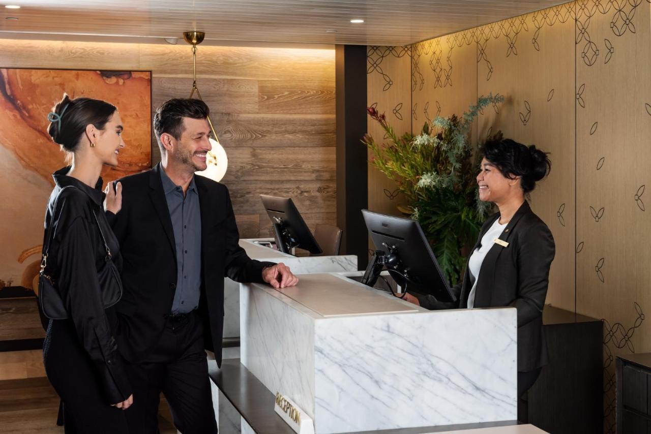 Intercontinental Perth City Centre By Ihg Exterior photo A hotel receptionist